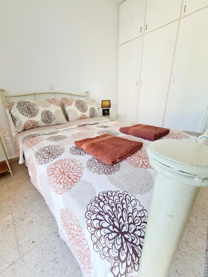 2 Bedroom Townhouse, Close To Paphos Harbour, Use Of Onsite Facilities Kültér fotó