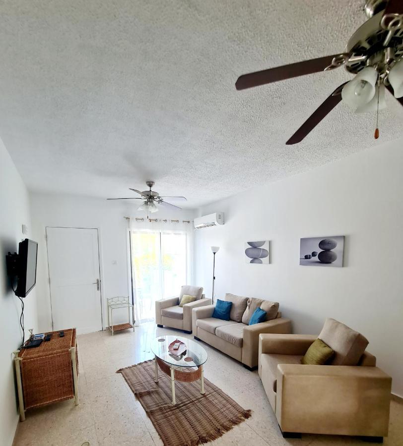 2 Bedroom Townhouse, Close To Paphos Harbour, Use Of Onsite Facilities Kültér fotó