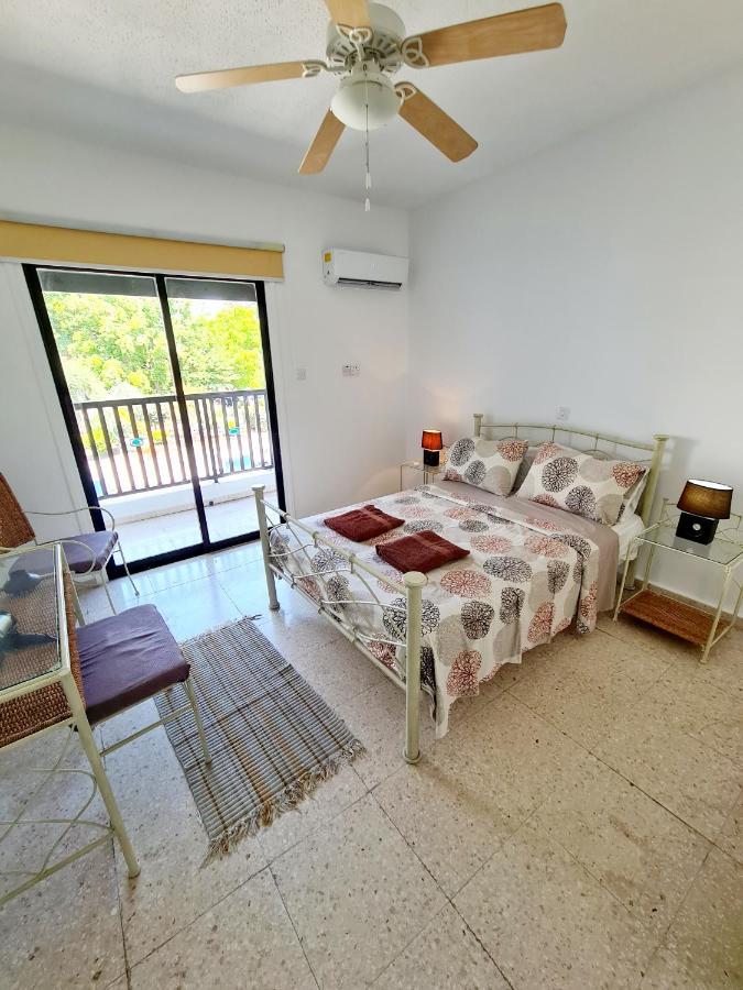 2 Bedroom Townhouse, Close To Paphos Harbour, Use Of Onsite Facilities Kültér fotó