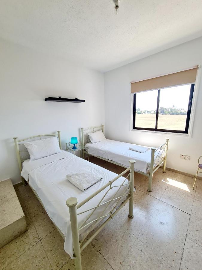 2 Bedroom Townhouse, Close To Paphos Harbour, Use Of Onsite Facilities Kültér fotó