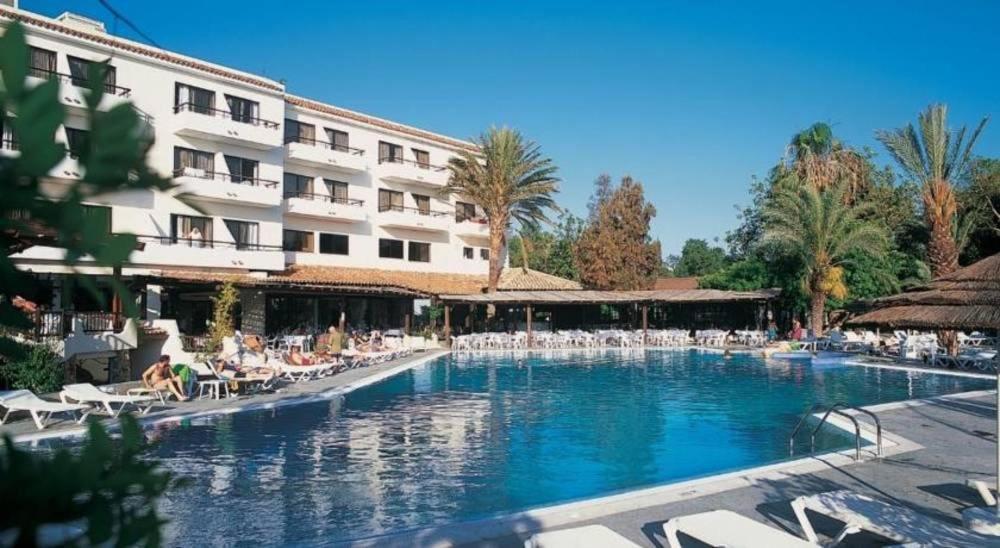 2 Bedroom Townhouse, Close To Paphos Harbour, Use Of Onsite Facilities Kültér fotó